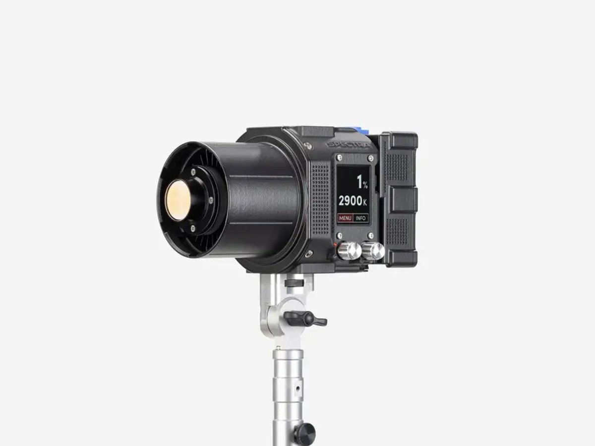 Maxima Spectra: €799 Battery-First GaN LED Light